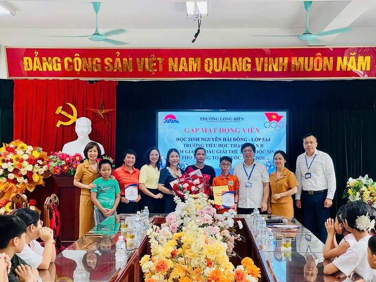 Phường Long Biên gặp mặt, động viên học sinh tham gia thi đấu giải thể thao học sinh phổ thông Toàn Quốc năm 2026- Ảnh 1.