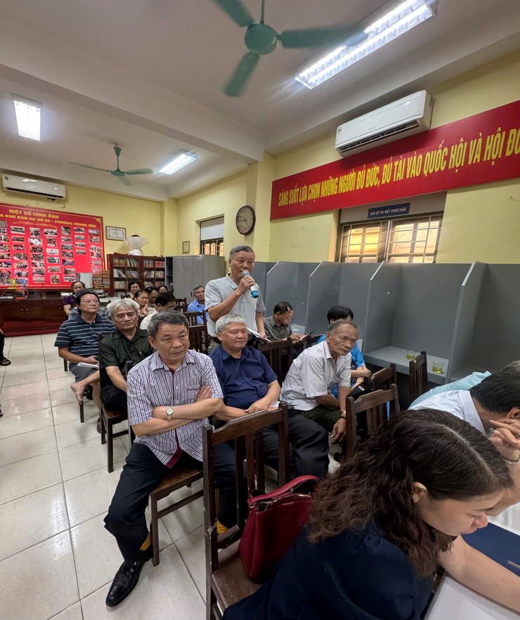 Tổ đại biểu số 3 HĐND phường Thanh Xuân tiếp xúc cử tri trước kỳ họp thứ 3 (kỳ họp thường lệ) HĐND phường khóa II, nhiệm kỳ 2026 - 2031.- Ảnh 4.