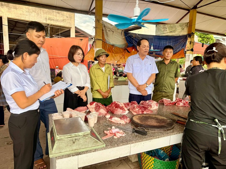 Trung tâm dịch vụ tổng hợp xã Ứng Thiên tăng cường tuyên truyền công tác quản lý giết mổ, kinh doanh sản phẩm động vật- Ảnh 1.