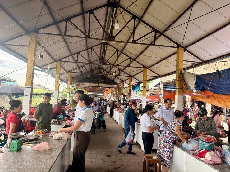 Trung tâm dịch vụ tổng hợp xã Ứng Thiên tăng cường tuyên truyền công tác quản lý giết mổ, kinh doanh sản phẩm động vật- Ảnh 2.
