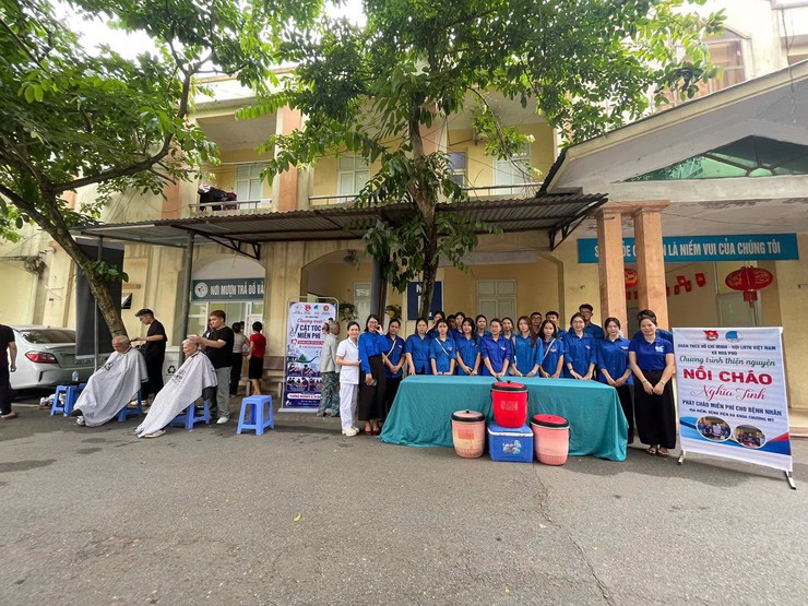 Đoàn xã Hòa Phú: Hoạt động cắt tóc miễn phí và nồi cháo, súp nghĩa tình năm 2026- Ảnh 5.