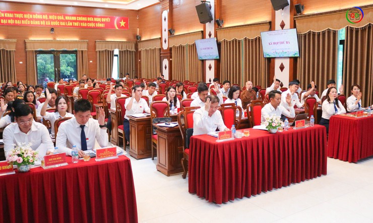 Kỳ họp thứ Ba HĐND xã Quốc Oai khóa II thông qua nhiều nghị quyết quan trọng phục vụ phát triển địa phương- Ảnh 9.