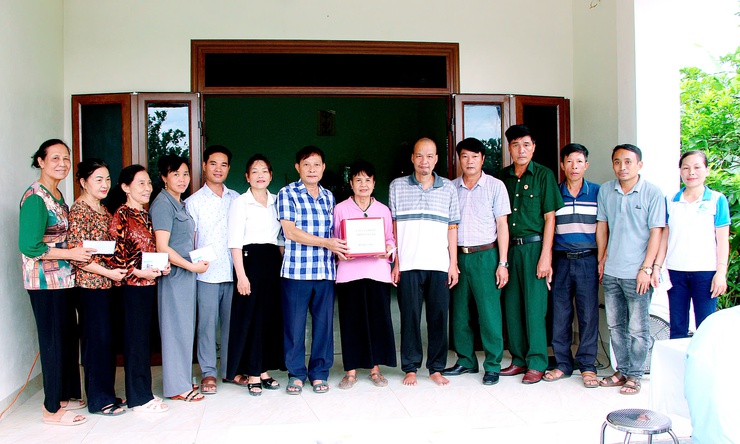 ỦY BAN MTTQ VIỆT NAM XÃ PHÚC SƠN TRAO HỖ TRỢ XÂY DỰNG NHÀ ĐẠI ĐOÀN KẾT CHO HỘ BÀ LÊ THỊ NÕN, THÔN LAI TẢO- Ảnh 1.