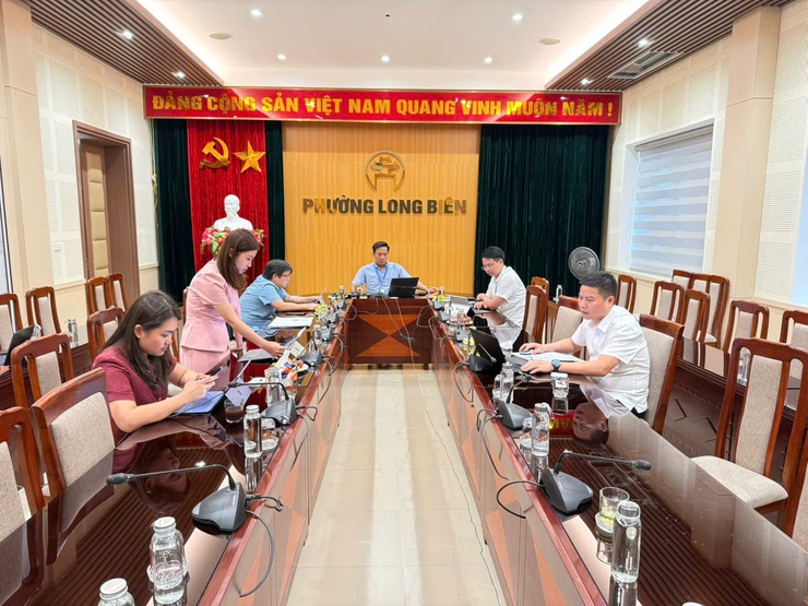 Ủy ban phường Long Biên họp thảo luận các nội dung trình kỳ họp HĐND phường và triển khai các nhiệm vụ trọng tâm- Ảnh 1.
