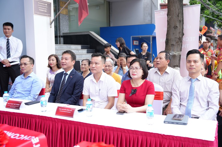 KHAI TRƯƠNG TECHCOMBANK THANH OAI – MỞ RỘNG HỆ SINH THÁI TÀI CHÍNH HIỆN ĐẠI, ĐỒNG HÀNH PHÁT TRIỂN ĐỊA PHƯƠNG- Ảnh 3.