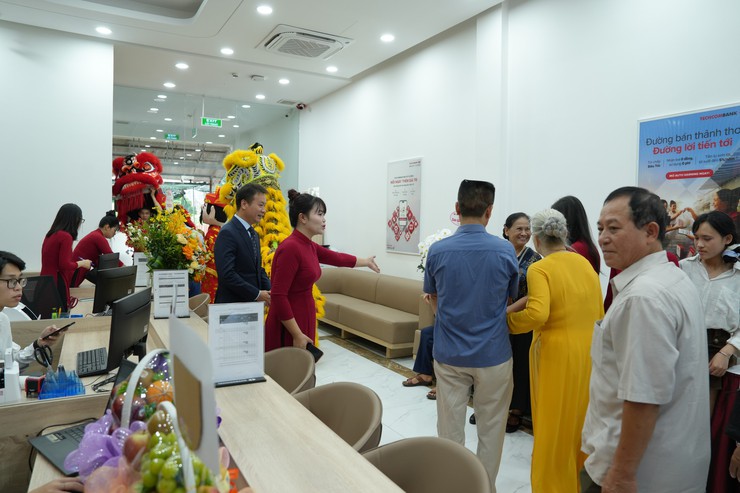 KHAI TRƯƠNG TECHCOMBANK THANH OAI – MỞ RỘNG HỆ SINH THÁI TÀI CHÍNH HIỆN ĐẠI, ĐỒNG HÀNH PHÁT TRIỂN ĐỊA PHƯƠNG- Ảnh 7.