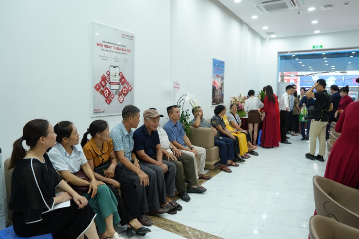 KHAI TRƯƠNG TECHCOMBANK THANH OAI – MỞ RỘNG HỆ SINH THÁI TÀI CHÍNH HIỆN ĐẠI, ĐỒNG HÀNH PHÁT TRIỂN ĐỊA PHƯƠNG- Ảnh 8.