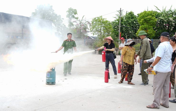 Tập huấn an toàn vệ sinh lao động, phòng chống cháy nổ cho các hộ kinh doanh tại Chợ Kim Lan- Ảnh 3.