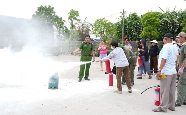 Tập huấn an toàn vệ sinh lao động, phòng chống cháy nổ cho các hộ kinh doanh tại Chợ Kim Lan- Ảnh 4.