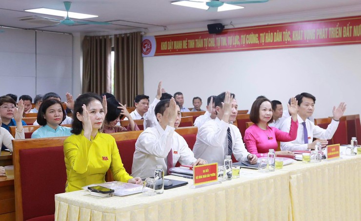Kỳ họp thứ hai HĐND phường Dương Nội quyết nghị nhiều nội dung quan trọng thúc đẩy phát triển địa phương- Ảnh 6.