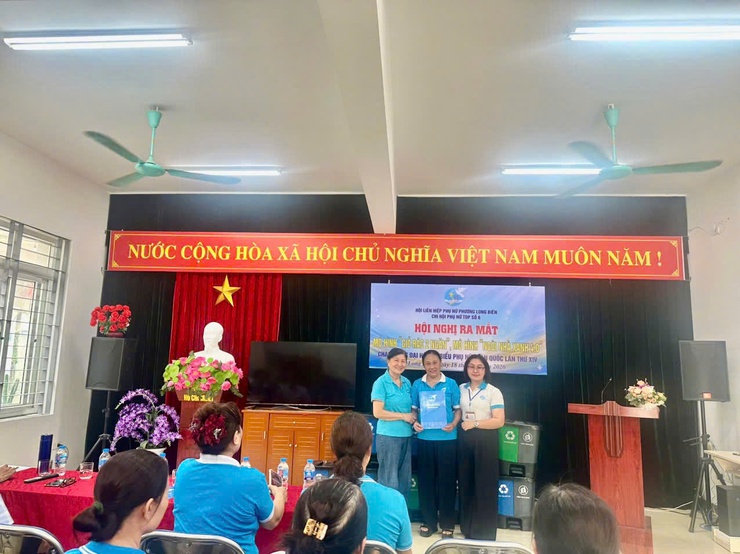 Chi hội phụ nữ Tổ dân phố số 6 ra mắt mô hình “Giỏ rác hai ngăn” và “Ngôi nhà xanh 4.0” góp phần xây dựng đô thị văn minh, bảo vệ môi trường- Ảnh 2.