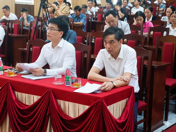 Chủ tịch UBND xã Nguyễn Quý Mạnh tham dự buổi tiếp xúc với cử tri của đại biểu HĐND thành phố Hà Nội.- Ảnh 3.