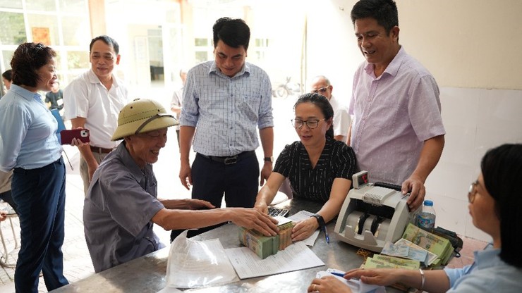 Hơn 10 tỷ đồng được chi trả cho các hộ dân liên quan đến Dự án Cụm công nghiệp Dương Liễu giai đoạn 2- Ảnh 1.