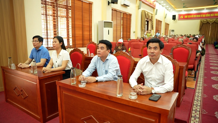 Xã Dương Hoà tổ chức gặp mặt, đưa đoàn người có công và thân nhân liệt sĩ đi điều dưỡng tại Trung tâm nuôi dưỡng và điều dưỡng người có công số 2 Hà Nội - Ảnh 2.