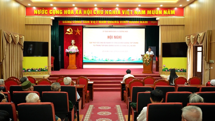 Xã Dương Hoà tổ chức gặp mặt, đưa đoàn người có công và thân nhân liệt sĩ đi điều dưỡng tại Trung tâm nuôi dưỡng và điều dưỡng người có công số 2 Hà Nội - Ảnh 1.