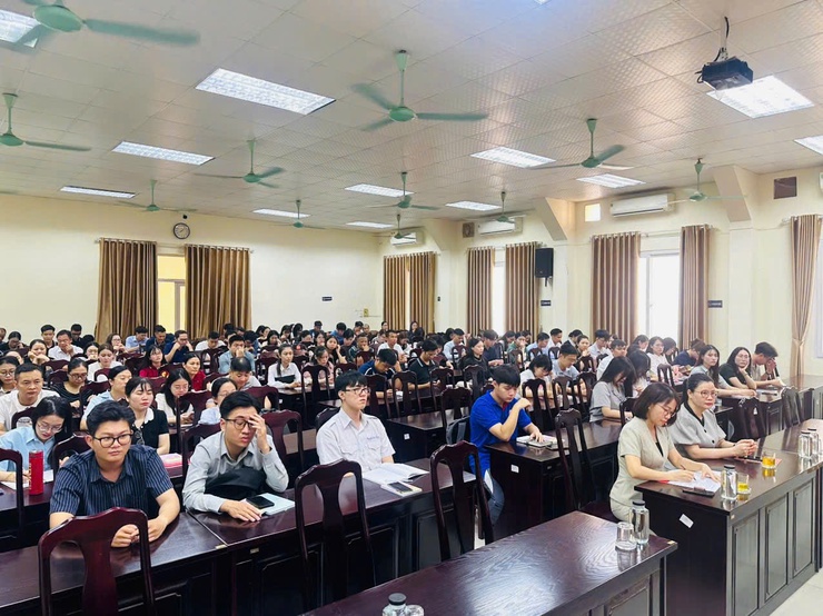 Trung tâm Chính trị phường Từ Liêm khai giảng lớp bồi dưỡng nhận thức về Đảng đợt 3 năm 2026 cho quần chúng ưu tú

- Ảnh 1.