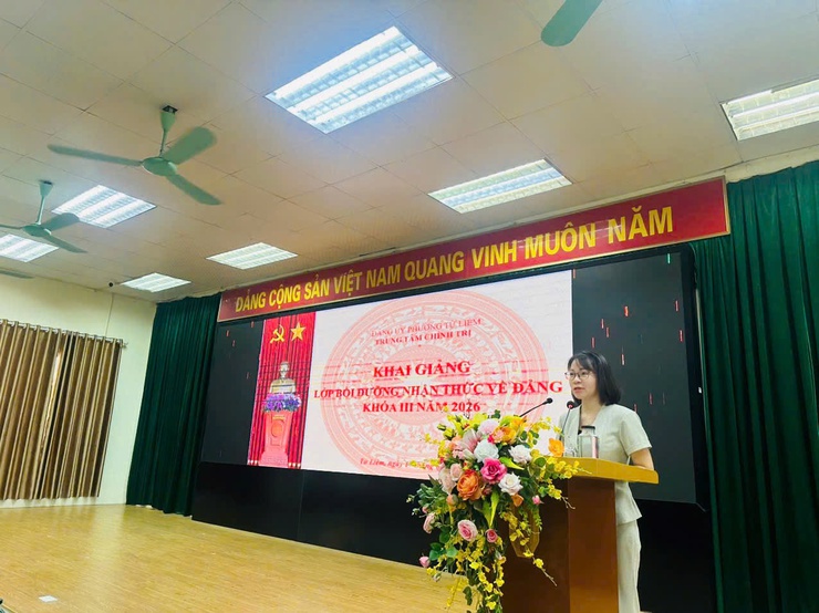 Trung tâm Chính trị phường Từ Liêm khai giảng lớp bồi dưỡng nhận thức về Đảng đợt 3 năm 2026 cho quần chúng ưu tú

- Ảnh 2.