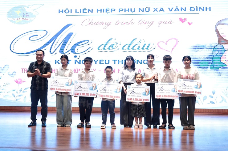 HỘI LHPN XÃ VÂN ĐÌNH:  XÂY DỰNG HÌNH ẢNH NGƯỜI PHỤ NỮ VÂN ĐÌNH VĂN MÌNH, HIỆN ĐẠI, TRÁCH NHIỆM VỚI CỘNG ĐỒNG. - Ảnh 4.