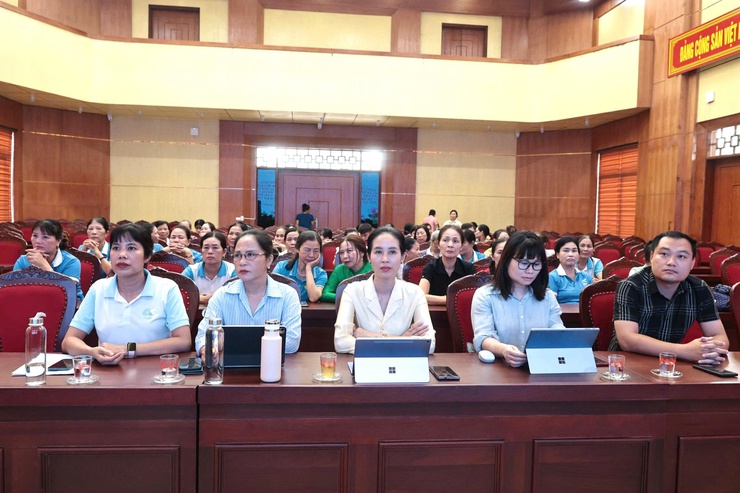 HỘI LHPN XÃ VÂN ĐÌNH:  XÂY DỰNG HÌNH ẢNH NGƯỜI PHỤ NỮ VÂN ĐÌNH VĂN MÌNH, HIỆN ĐẠI, TRÁCH NHIỆM VỚI CỘNG ĐỒNG. - Ảnh 1.
