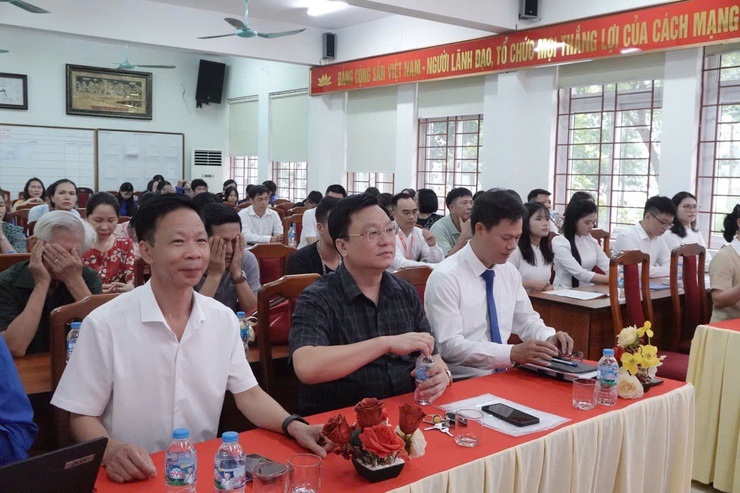 Trường THPT Bắc Thăng Long tổ chức Lễ kết nạp 04 đảng viên mới là học sinh ưu tú- Ảnh 2.