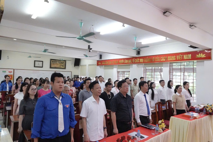 Trường THPT Bắc Thăng Long tổ chức Lễ kết nạp 04 đảng viên mới là học sinh ưu tú- Ảnh 1.