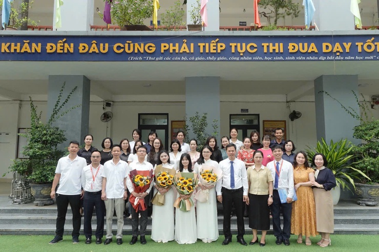 Trường THPT Bắc Thăng Long tổ chức Lễ kết nạp 04 đảng viên mới là học sinh ưu tú- Ảnh 7.