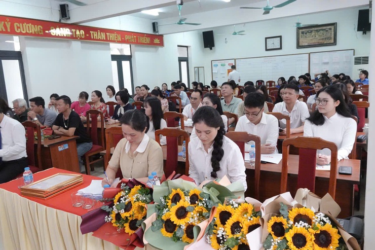 Trường THPT Bắc Thăng Long tổ chức Lễ kết nạp 04 đảng viên mới là học sinh ưu tú- Ảnh 3.