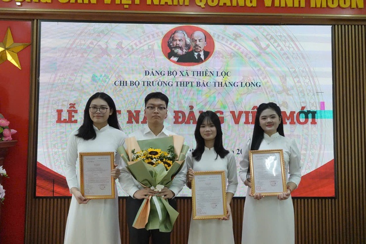 Trường THPT Bắc Thăng Long tổ chức Lễ kết nạp 04 đảng viên mới là học sinh ưu tú- Ảnh 6.