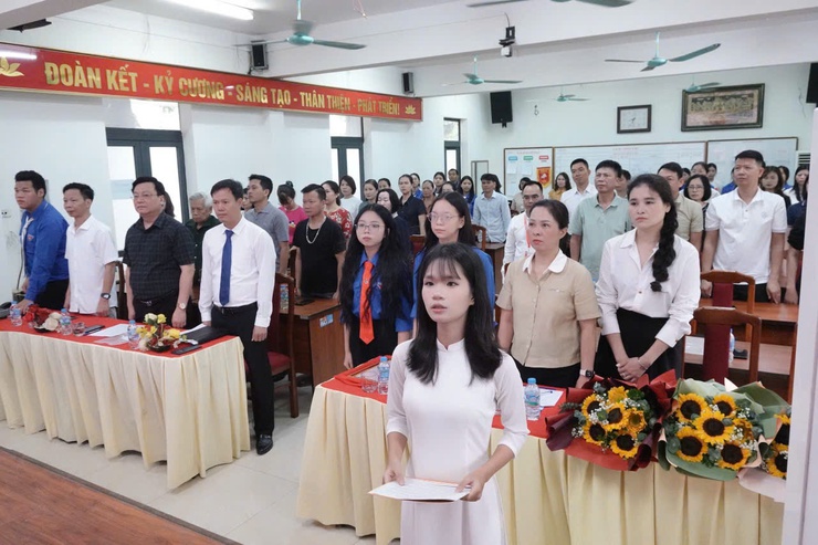 Trường THPT Bắc Thăng Long tổ chức Lễ kết nạp 04 đảng viên mới là học sinh ưu tú- Ảnh 4.