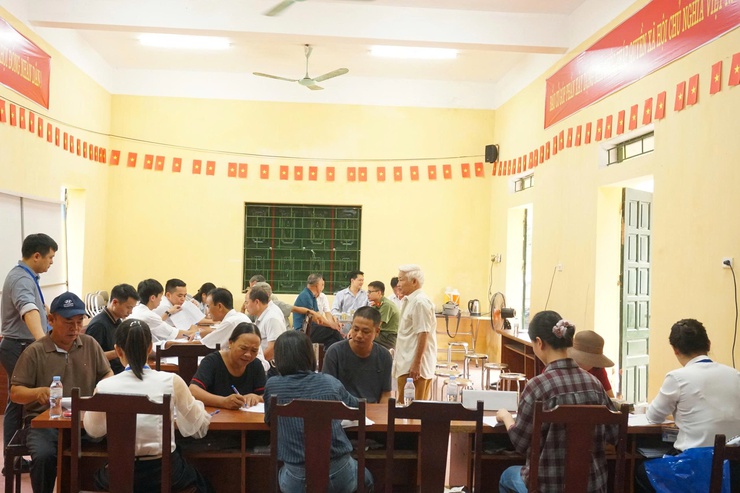 Xã Hoà Phú chi trả gần 2,4 tỷ đồng kinh phí bồi thường, hỗ trợ giải phóng mặt bằng- Ảnh 2.
