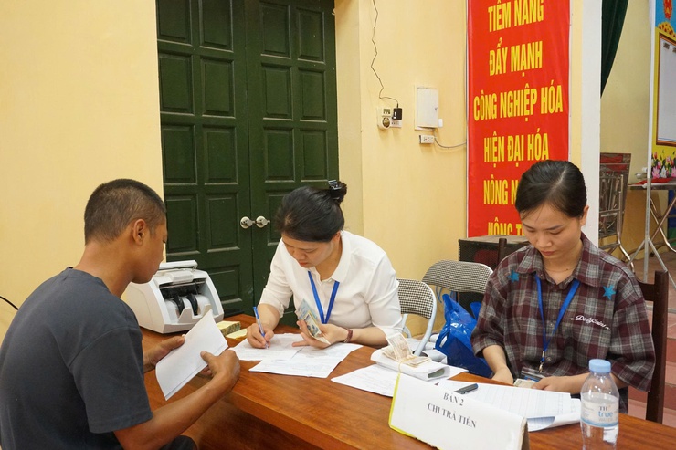 Xã Hoà Phú chi trả gần 2,4 tỷ đồng kinh phí bồi thường, hỗ trợ giải phóng mặt bằng- Ảnh 3.