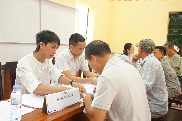 Xã Hoà Phú chi trả gần 2,4 tỷ đồng kinh phí bồi thường, hỗ trợ giải phóng mặt bằng- Ảnh 4.