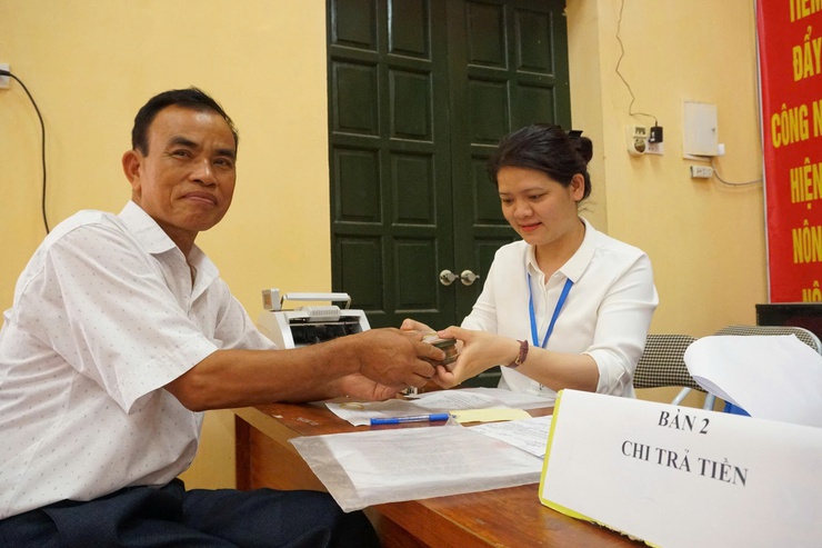 Xã Hoà Phú chi trả gần 2,4 tỷ đồng kinh phí bồi thường, hỗ trợ giải phóng mặt bằng- Ảnh 5.