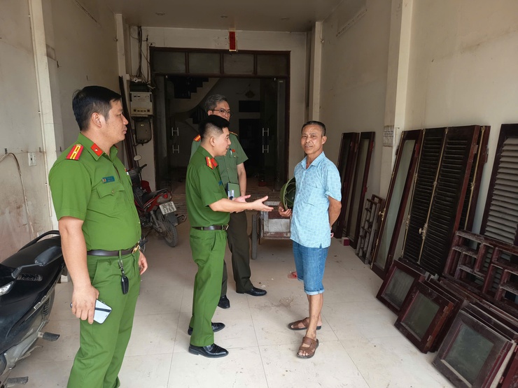 Công an xã Phú Nghĩa ra quân tuyên truyền, vận động nhân dân bàn giao mặt bằng thực hiện Dự án nâng cấp, mở rộng Quốc lộ 6- Ảnh 5.