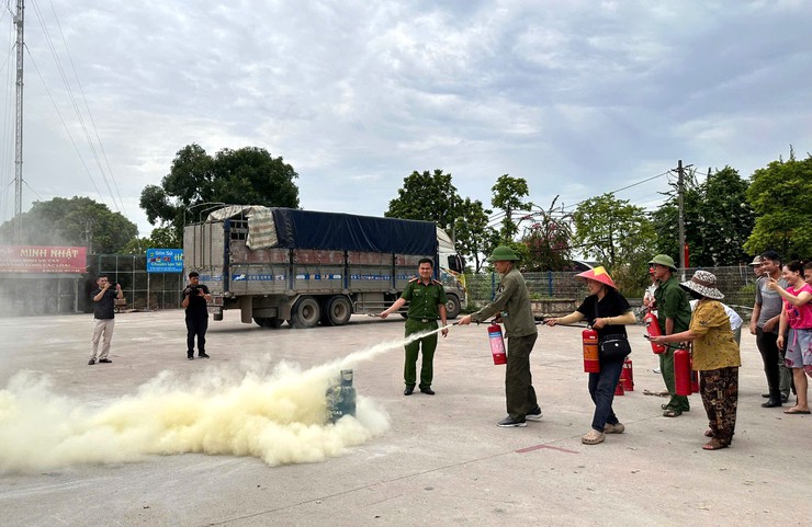 Tập huấn an toàn vệ sinh lao động, phòng chống cháy nổ cho các hộ kinh doanh tại Chợ Kim Lan- Ảnh 5.