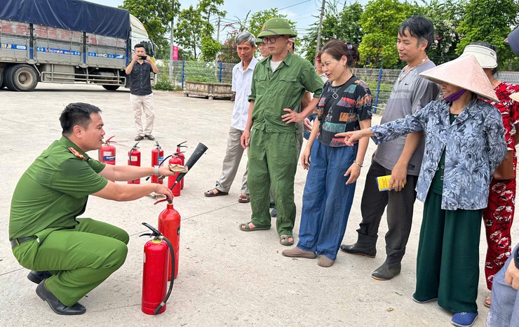 Tập huấn an toàn vệ sinh lao động, phòng chống cháy nổ cho các hộ kinh doanh tại Chợ Kim Lan- Ảnh 2.