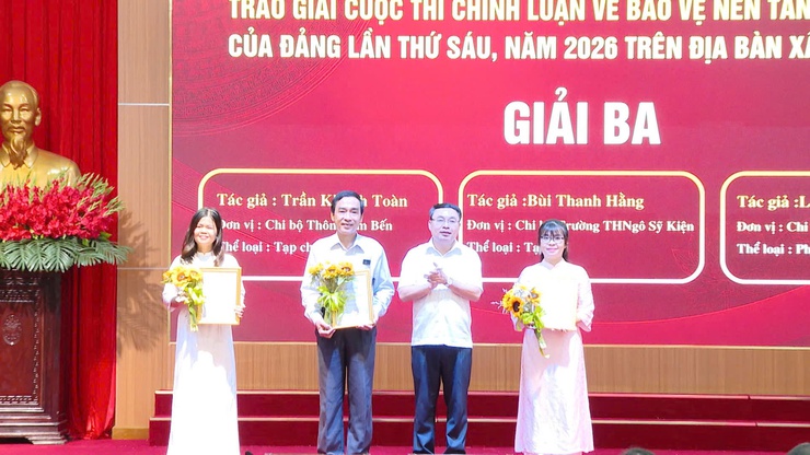 Thanh Trì trao giải Cuộc thi chính luận bảo vệ nền tảng tư tưởng của Đảng năm 2026- Ảnh 4.