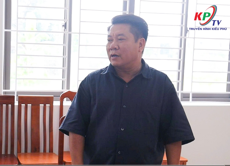 Các đồng chí Thường trực Đảng ủy-HĐND-UBND, UB MTTQ xã Kiều Phú thăm và tặng hoa chúc mừng Trung tâm dịch vụ tổng hợp xã nhân kỷ niệm 101 năm ngày báo chí cách mạng Việt Nam- Ảnh 3.