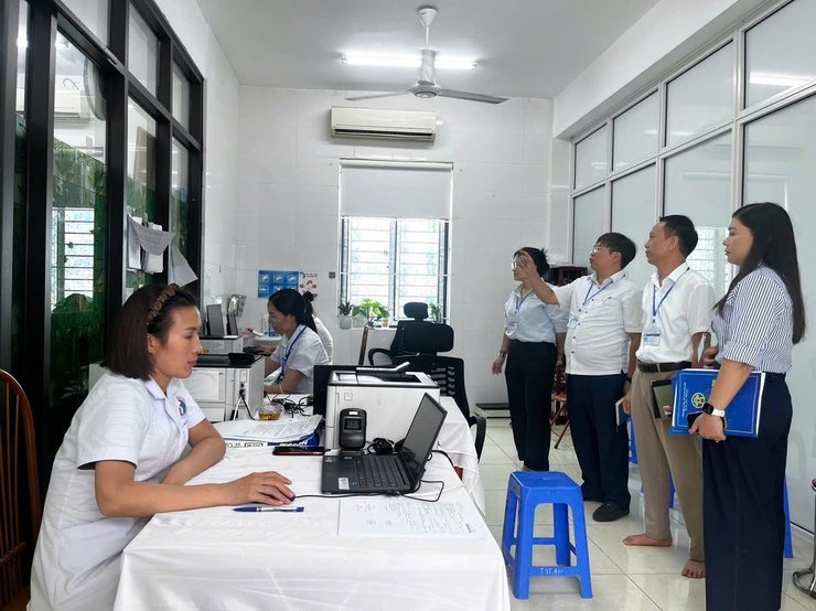 UBND xã Bình Minh tổ chức kiểm tra công vụ đột xuất tại Trạm Y tế xã và Trung tâm Dịch vụ tổng hợp xã- Ảnh 1.