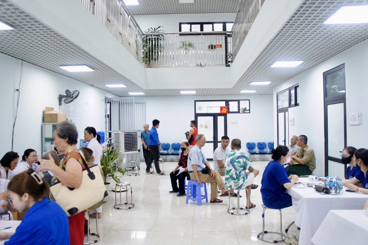 Phú Thượng tổ chức khám, chăm sóc sức khỏe, cấp thuốc tri ân các đối tượng chính sách nhân kỷ niệm 79 năm Ngày Thương binh - Liệt sĩ- Ảnh 6.