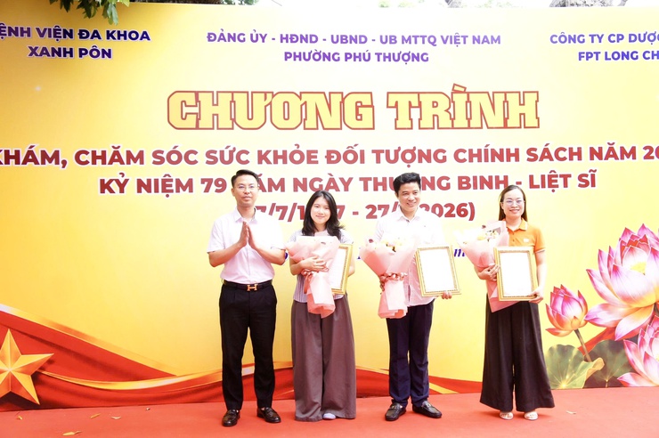 Phú Thượng tổ chức khám, chăm sóc sức khỏe, cấp thuốc tri ân các đối tượng chính sách nhân kỷ niệm 79 năm Ngày Thương binh - Liệt sĩ- Ảnh 5.