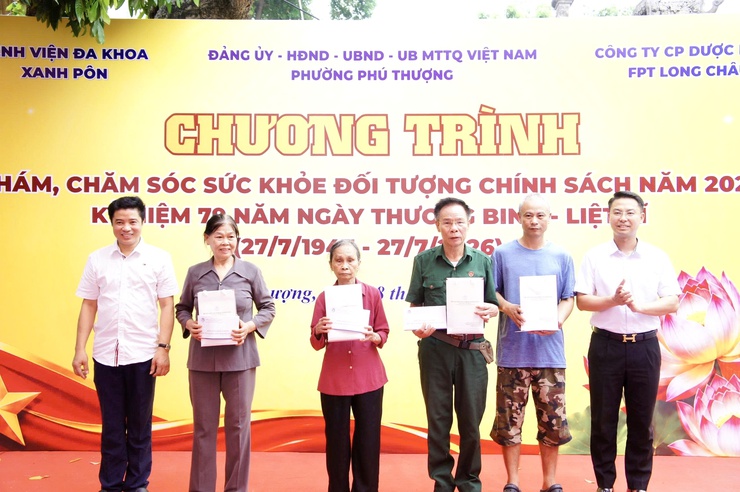 Phú Thượng tổ chức khám, chăm sóc sức khỏe, cấp thuốc tri ân các đối tượng chính sách nhân kỷ niệm 79 năm Ngày Thương binh - Liệt sĩ- Ảnh 13.