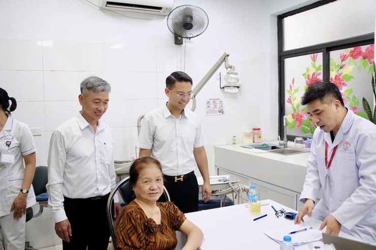 Phú Thượng tổ chức khám, chăm sóc sức khỏe, cấp thuốc tri ân các đối tượng chính sách nhân kỷ niệm 79 năm Ngày Thương binh - Liệt sĩ- Ảnh 11.