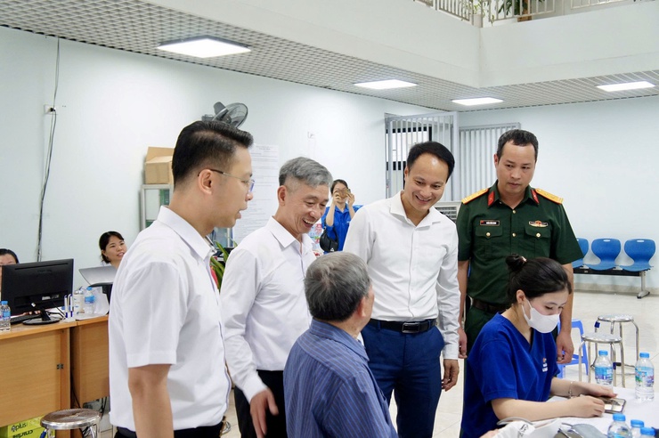 Phú Thượng tổ chức khám, chăm sóc sức khỏe, cấp thuốc tri ân các đối tượng chính sách nhân kỷ niệm 79 năm Ngày Thương binh - Liệt sĩ- Ảnh 12.