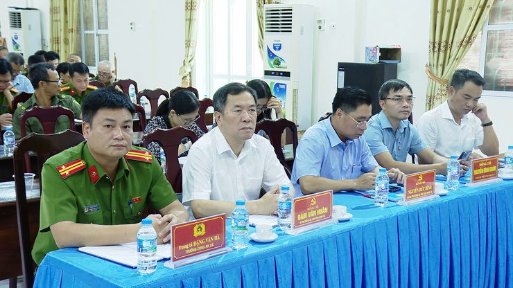 ỨNG HÒA SƠ KẾT CÔNG TÁC BẢO ĐẢM AN NINH, TRẬT TỰ 6 THÁNG ĐẦU NĂM 2026.- Ảnh 1.