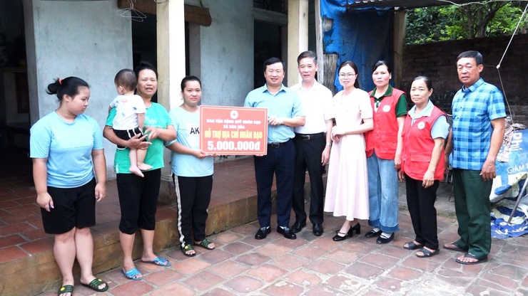 DÂN HOÀ THĂM HỎI, ĐỘNG VIÊN VÀ TRAO TẶNG ĐỊA CHỈ NHÂN ĐẠO NĂM 2026- Ảnh 1.