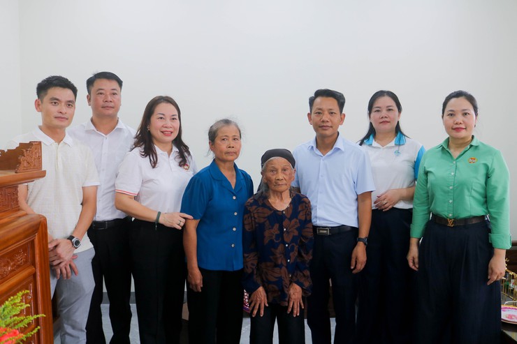 MTTQ xã Quốc Oai bàn giao nhà Đại đoàn kết cho gia đình vợ liệt sĩ có hoàn cảnh khó khăn- Ảnh 12.