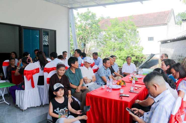MTTQ xã Quốc Oai bàn giao nhà Đại đoàn kết cho gia đình vợ liệt sĩ có hoàn cảnh khó khăn- Ảnh 2.