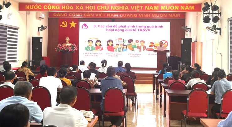 Phòng giao dịch NHCSXH Sơn Tây tổ chức tập huấn nghiệp vụ tín dụng chính sách cho Ban quản lý Tổ tiết kiệm và vay vốn xã Đoài Phương

- Ảnh 1.