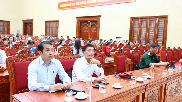 TỌA ĐÀM HƯỞNG ỨNG THÁNG HÀNH ĐỘNG QUỐC GIA PHÒNG, CHỐNG BẠO LỰC GIA ĐÌNH VÀ KỶ NIỆM 25 NĂM NGÀY GIA ĐÌNH VIỆT NAM
- Ảnh 2.
